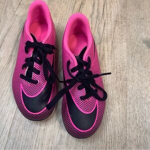 Girls Pink Nike soccer cleats 11c